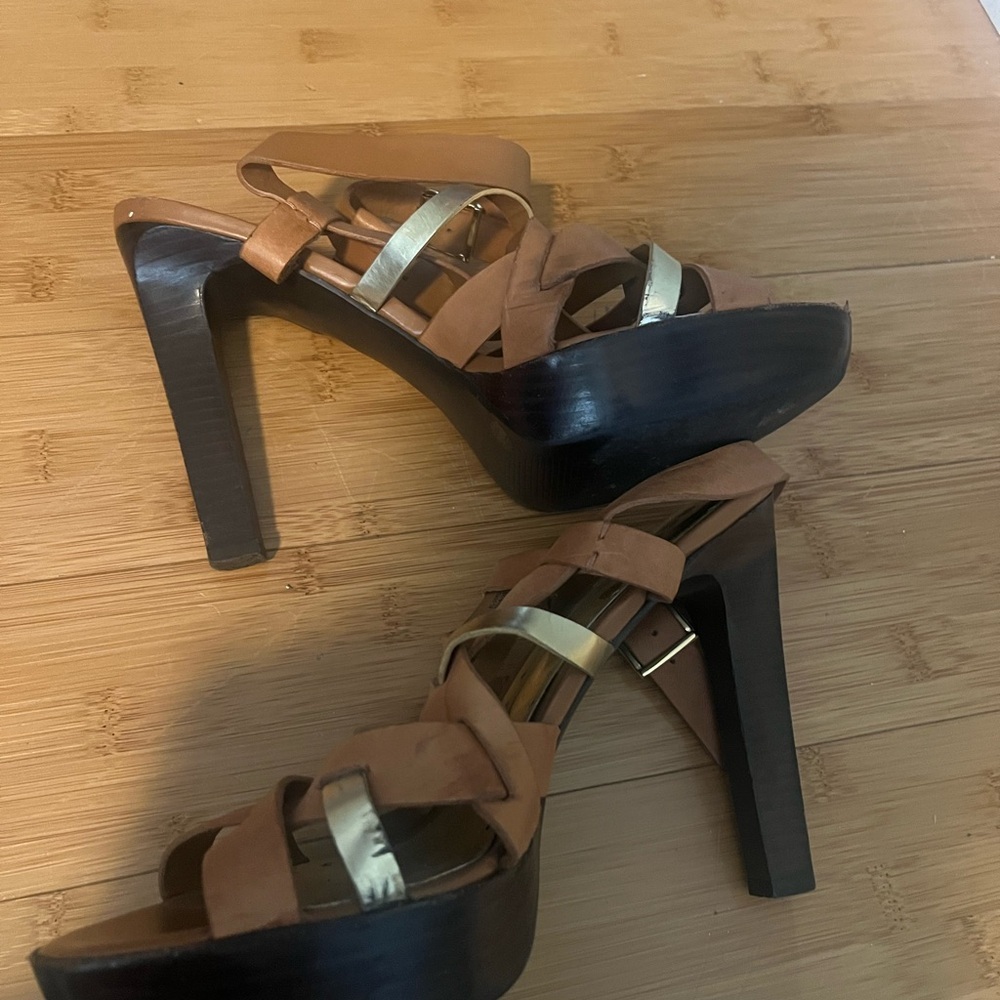 BCBGirls 9.5 platform strappy gold/tan heel - Picture 2 of 5